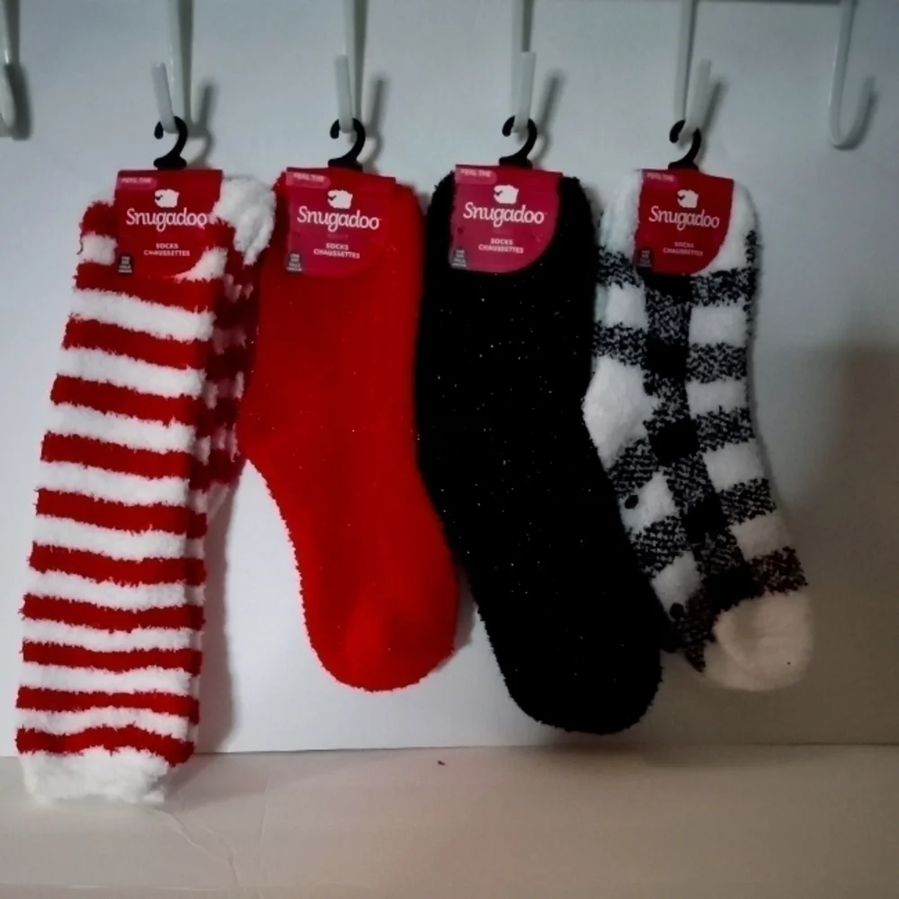 Snugadoo Adult Socks Chaussettes, lot of 4, NWT